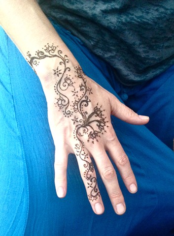 Henna hand trail