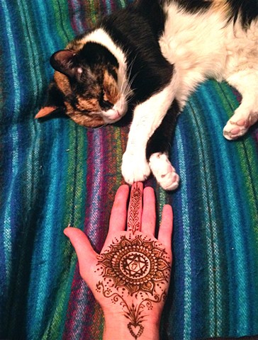 Mandala hand henna
