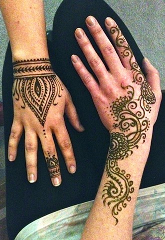 Henna hands- Friends