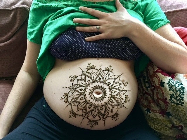 Henna belly