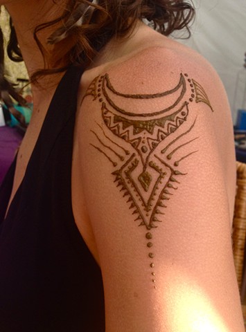 Henna shoulder piece