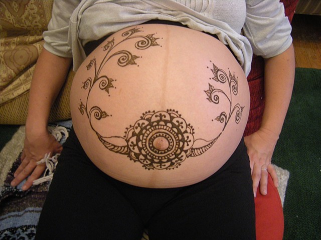 Henna belly Art