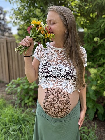 Henna Belly