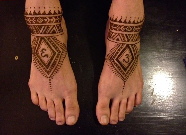 Moroccan style henna feet