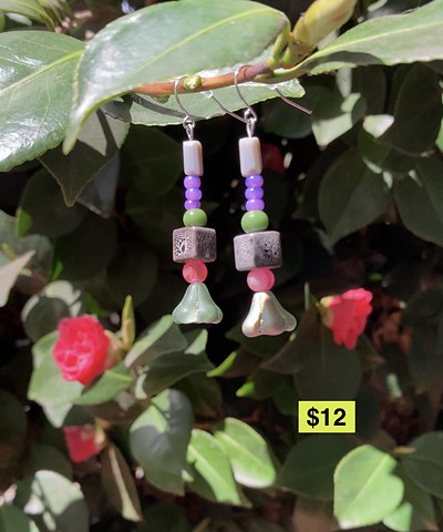 dangle earrings with glass bead shaped like a lamp shade