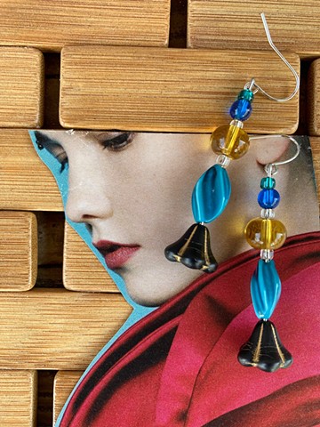 dangle earrings with glass bead shaped like a lamp shade