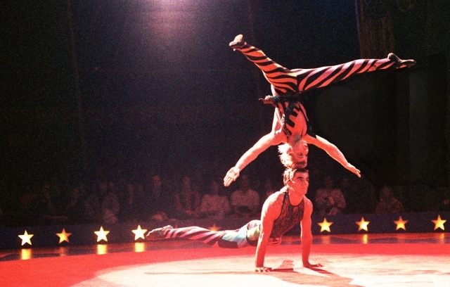 Cirque Du Soleil (circa 1985) Hand balancing