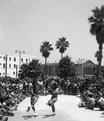 Venice Beach Ca. rollerskating exhibition 