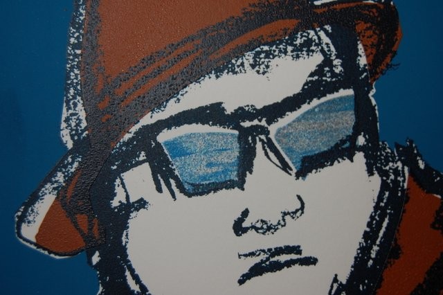 Arno in Sunglasses (silver on blue) - Detail
