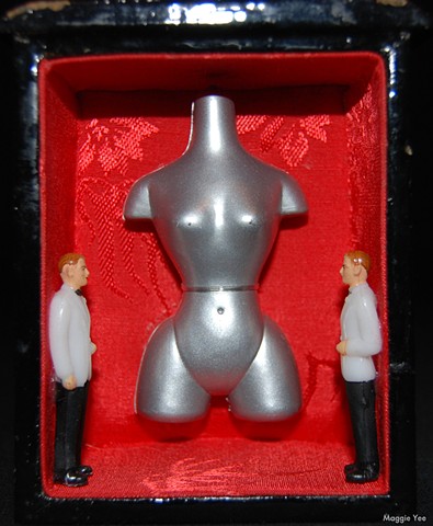 Black lacquered box, red lining, two men, female torso.