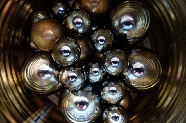 balls in can