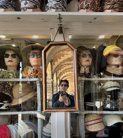 Hat's in Paris