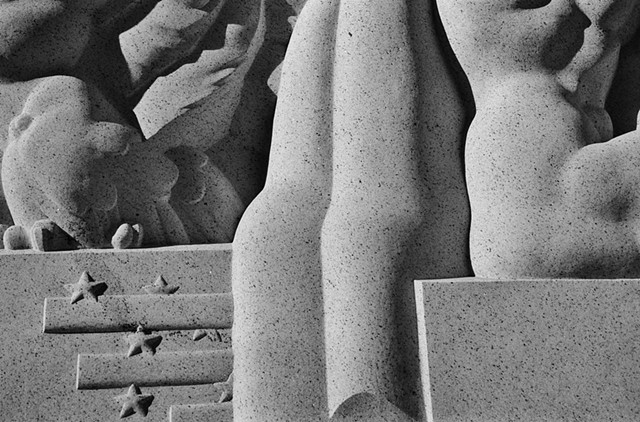 Black and white photo, statuary