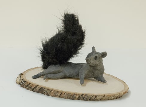 SMALL LOUNGING SQUIRREL, BLACK (2)