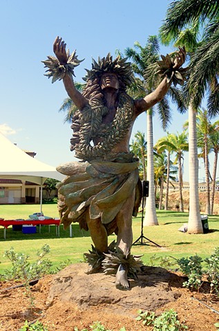 monumental bronze figure sculpture, Hawaiian Goddess by Lynn Liverton