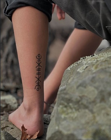 Bind Rune for Great Protection - Handpoke
