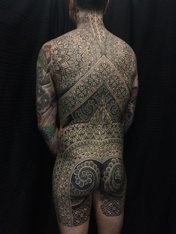 Geometric pattern back piece tattoo by Alvaro Flores Blackwork Tattooer Coburg, Melbourne Australia