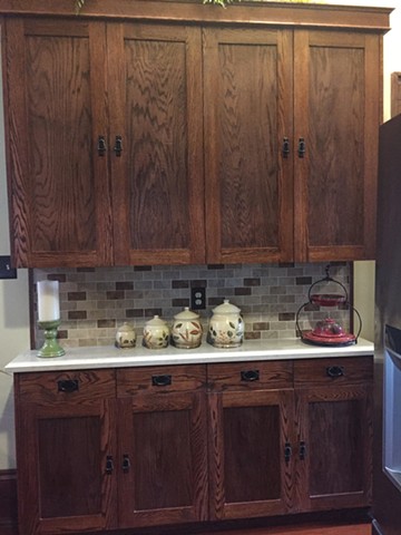 Oak kitchen, hutch wall
Base cabinets are deeper than uppers