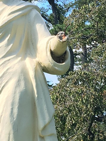 Statuary with broken hand in a public park 
