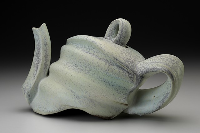 Sculptural teapot (butter)
