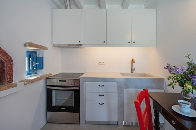 Common use kitchen (with traditional wood oven) and common use laundry area. (Press for more)