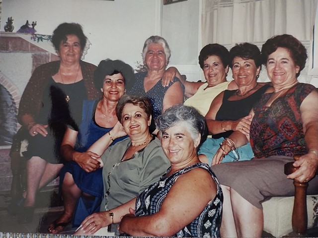the 8 sisters some years ago - οι 8 αδερφές πρίν μερικά χρόνια
