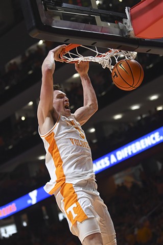 Tennessee guard Dalton Knecht (3) dunks the ball during the NCAA game at Thompson-Boling Arena at Food City Center, Saturday, Jan. 20, 2024.