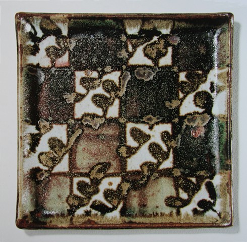 Slab plate with checkerboard pattern