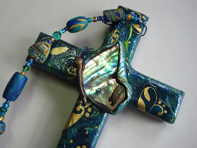 PAUA SHELL BUTTERFLY
COLLAGE CROSS CLOSE UP VIEW