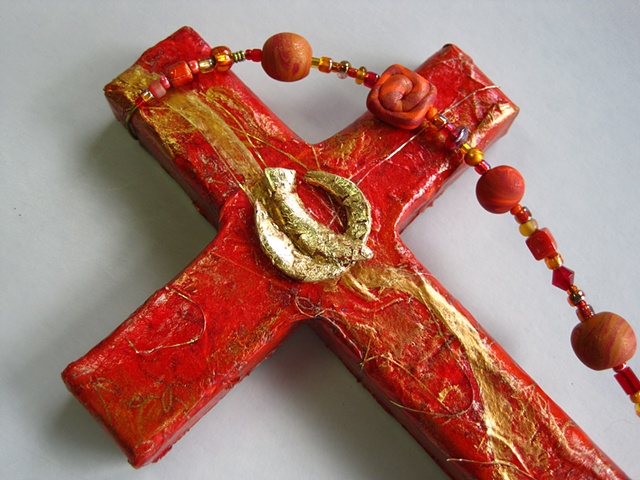 THE SPIRIT IN MOTION
GOLD & RED COLLAGE CROSS
CLOSE UP VIEW
