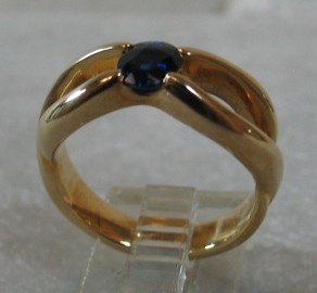 SAPPHIRE IN 14K RING