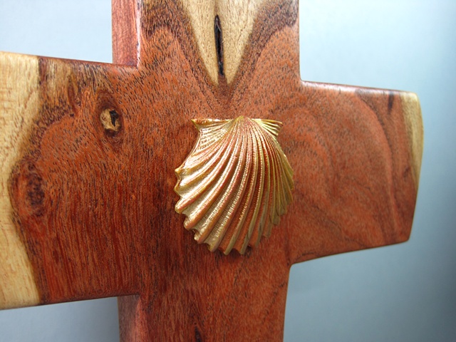 ONE LORD, ONE FAITH, ONE BAPTISM 
POLYMER CLAY SHELL ON MESQUITE 
CROSS CLOSE UP VIEW