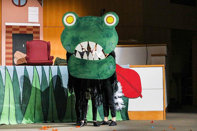 A Year With Frog and Toad Theater Set 