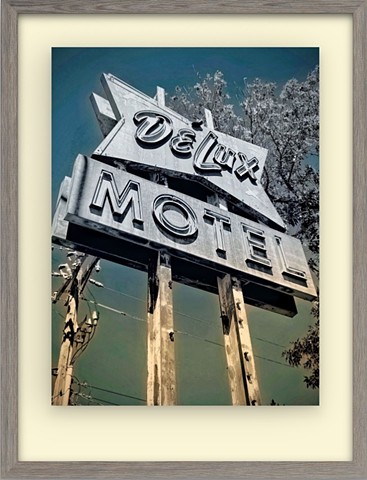 De Lux Freach motel - Sioux Falls, SD / summer 2026