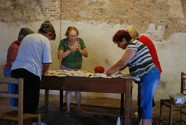 Project Flying Carpet Belalczar, workshop performance, women stitching together the carpet
