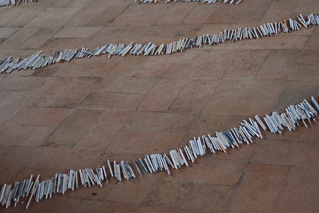 Exhibition Flying Carpet Prayers at El Psito
On the floor, rolled newspaper from Catalunya in the shape of Caadas Real