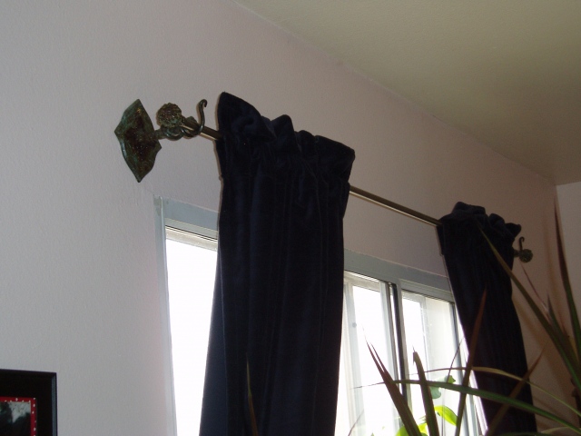 Ornamental curtain rod assembly