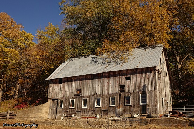 Old barn in Fall NW Illinois (4)
