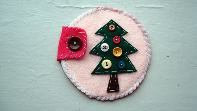 christmas tree with buttons 