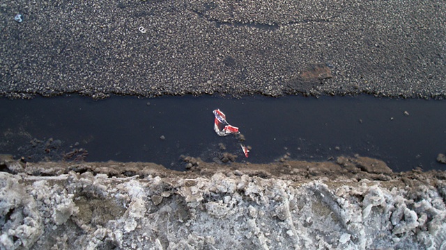 a fred meyer "chewy granola bar" wrapper that i tossed in the trash a week ago shows up today on fullerton avenue. 