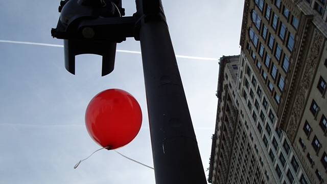 red balloon in downtown chicago