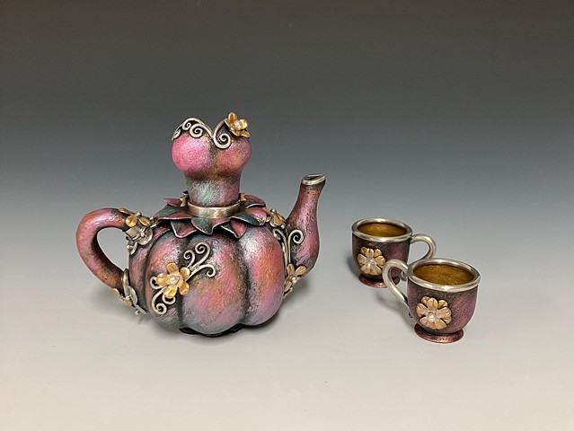 Temptress in a Teapot