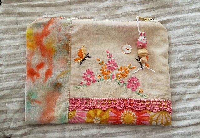 Small zipper pouch