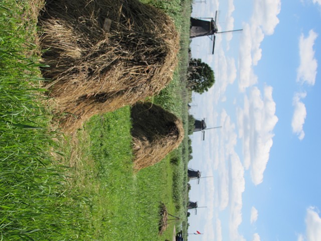 Kinderdyk and hay stacks