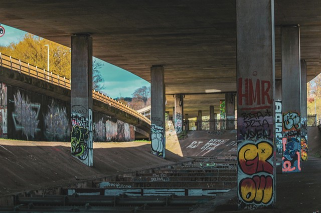 Under the Bridge, Colors Speak