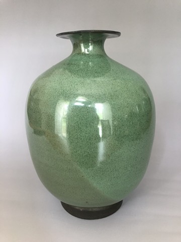 Flat rimmed vase