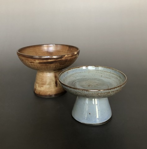 small pedestal bowls, nutmeg and French blue