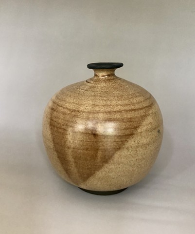 flat-rimmed vase, nutmeg