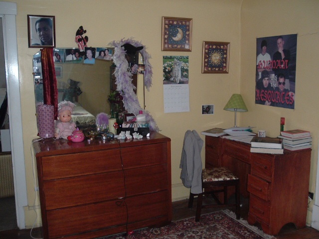 Teenage girl's bedroom
