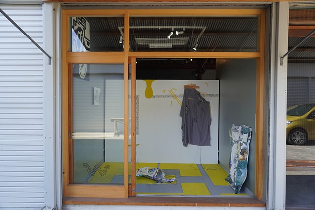 小グモに歩かれていた体